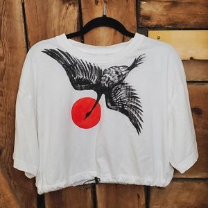 [SALE] Hand Painted 🎨 Crane and Red Moon Cropped Shirt